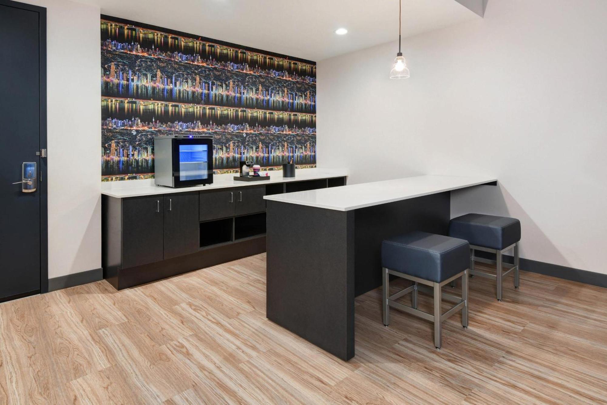 Aloft Cincinnati West Chester Exterior photo